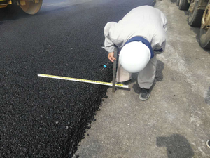 渤海37路粗粒式沥青混凝土摊铺厚度检测